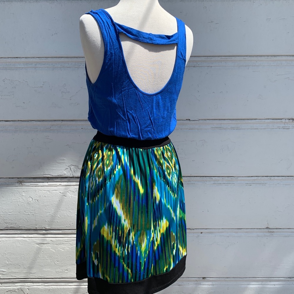 Bailey Blue sleeveless dress with cute back - Picture 3 of 5